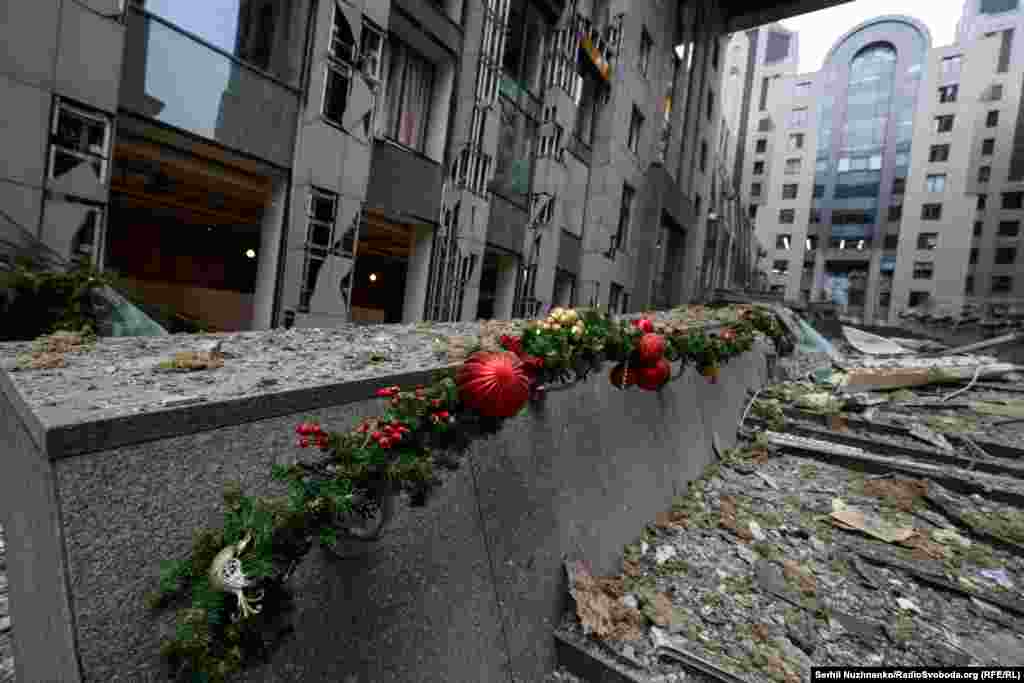 Ücümden evel onı yılbaş bayramına yaraştırğanlar