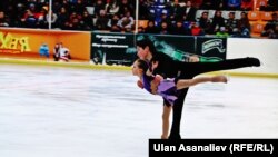 2015-жылы Бишкекте көркөм муз тебүү боюнча өткөн мелдеште тартылган сүрөт. 