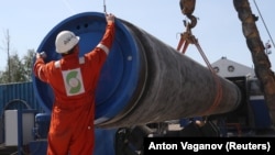 Держдепартамент протягом 60 днів має подати список компаній, що займаються укладанням труб. Їм дається 30 днів на згортання цих робіт