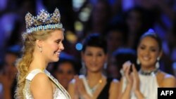 الکساندریا میلز، برنده آمریکایی میس ورلد ۲۰۱۰/ عکس تزئینی است