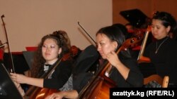 Улуттук Консерваторияда эл аралык Музыка күнүнө арналган симфониялык концерт 