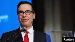 منوچین می‌گوید کشورهایی که دنبال معافیت هستند بایستی بسیار بیشتر از قبل خرید نفت از ایران را کاهش دهند.