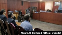 خبرگزاری رسمی قوع قضائیه، میزان، تصاویری را از نخستین جلسه محاکمه فرد مظنون به قتل آتنا منتشر کرده است.