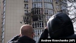 Напередодні тривав розбір пошкоджених конструкцій у внутрішній частині будинку