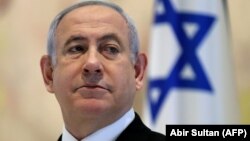 هواپیما دو روز پس از آن راهی خارطوم شد که بنیامین نتانیاهو خبر داد با رییس جمهوری سودان تلفنی گفت‌وگو کرده و عید فطر را به او شادباش گفته است