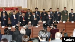 Коалициялык өкмөттүн мүчөлөрү парламентте, 2011-жылдын 27-январы.