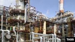 طی روزهای گذشته روسیه، به دلیل آن چه «نفت ربایی از لوله های انتقال دهنده در بلاروس» نامید، انتقال نفت به بلاروس را متوقف کرده است.