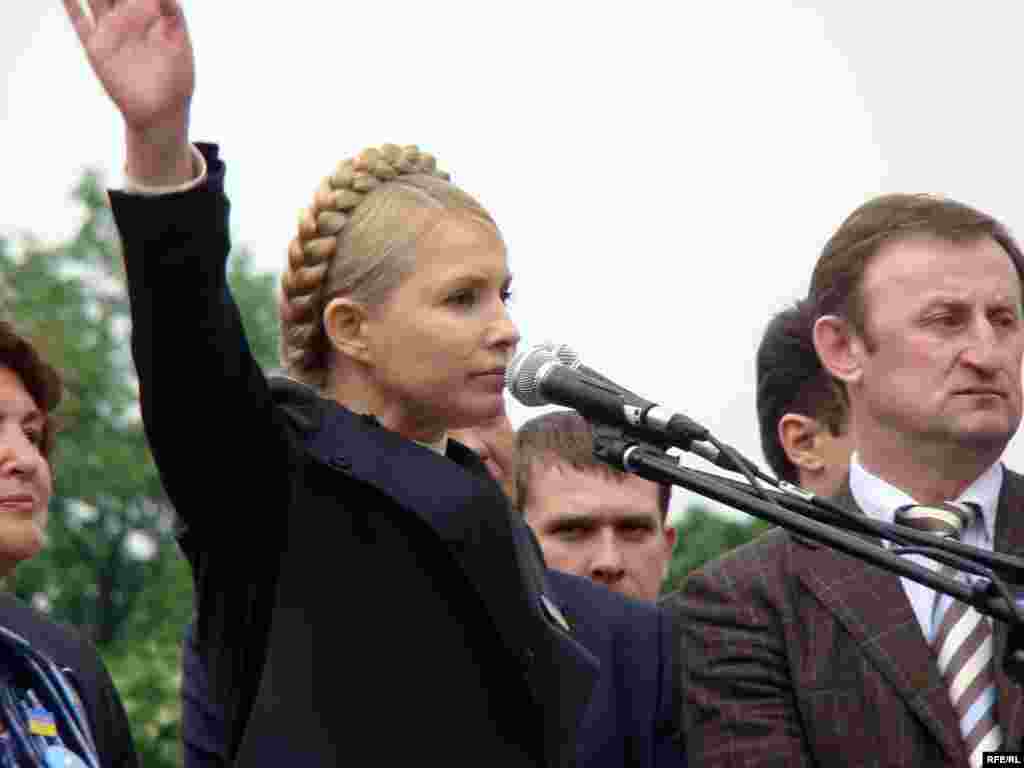 Юлія Тимошенко вийшла до мітингувальників останнью.