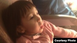 Төрт жасар Шахназ Сансызбай. Сурет отбасы архивінен алынды.  