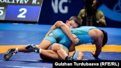 Архив. Алмаз Сманбеков эркин күрөш боюнча дүйнө чемпионатында. 21-сентябрь, 2019-жыл. Нур-Султан, Казакстан.
