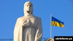 Київ. Пам’ятник правительці періоду України-Русі, Київській княгині Ользі, яка у 957 році прийняла християнство, відвідавши Константинополь