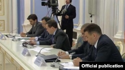 Медведев Белгечләр шурасы белән ДСОга кушылу турында киңәшләшә