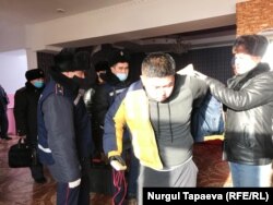 Мурагер Алимулы полицияда көрсөтмөдөн кийин. 22-январь, 2021-жыл.