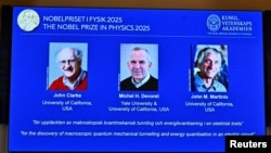 От ляво надясно: нобеловите лауреати Джон Кларк, Мишел Деворе и Джон Мартинис