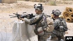 در ماه جاری، يک راکت ۲۴۰ ميلی متری به مقر ارتش آمريکا اصابت کرد که باعث کشته شدن يک نفر و زخمی شدن ۱۱ نفر ديگر شد.