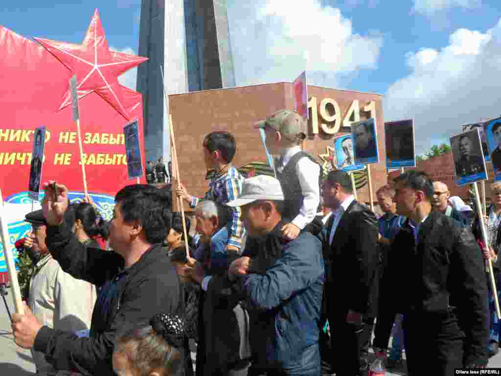 Участники марша прошли по центральным улицам Шымкента.