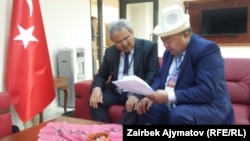 Кожогелди Култегин менен Жедигер Саалаев.