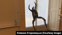 На фото: приз – бронзова статуетка «Радість Незалежності» роботи амстердамського митця Ніла Кортевега