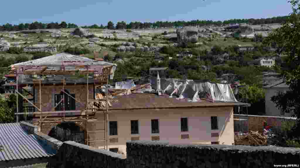 Экскурсия алып баруыларның берсе әйтүченчә, туристлар сарай комплексының 40лап процентын гына карый ала