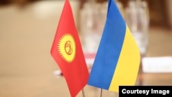 Кыргызстан менен Украинанын желеги. Иллюстрация