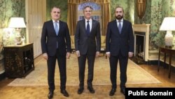ԱՄՆ պետքարտուղար Էնթոնի Բլինքեն, Հայաստանի արտգործնախարար Արարատ Միրզոյան և Ադրբեջանի արտգործնախարար Ջեյհուն Բայրամով, արխիվ