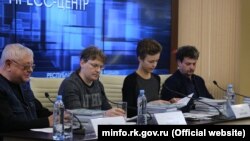 Майк Львівські (другий зліва) на презентації своєї книги «Кіно Крим: 100 років зйомок на півострові» минулого року