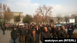 Акция протеста сотрудников завода «Наирит» перед зданием Министерства энергетики и природных ресурсов Армении, Ереван, 27 января 2015 г.