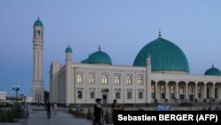 Өзбекстандын түндүк-батышындагы Нукус шаарындагы жаңы мечит