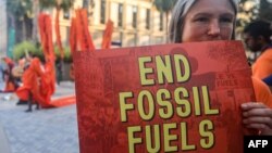 اعتراض فعالان مدنی علیه استفاده از سوخت‌های فسیلی در حاشیه کاپ ۲۸ در دبی