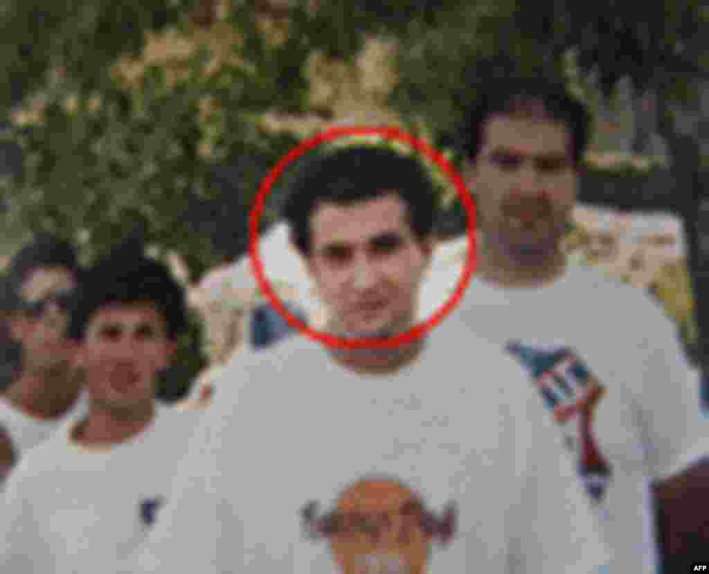 Bir televiziya kadrında Nairi Hunanyan  - Silahlıların rəhbərinin keçmiş jurnalist Nairi Hunanyan olduğu deyilirdi. O, Ermənistanın indiki rəhbərliyini ölkəni siyasi və iqtisadi cəhətdən uçuruma apardığını deyirdi. Nairi Hunanyanın qardaşı və əmisi də həmin silahlıların arasında olub. 