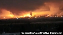 Наслідки ударів дронів Сил оборони України по нафтопереробному заводу в Кстово Нижнєгородської області Росії (архівне фото)