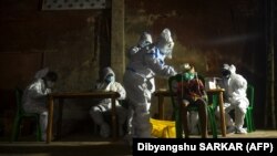 Հնդկաստան - Կորոնավիրուսի ախտորոշման թեստավորում Կալկաթայում, 23-ը հուլիսի, 2020թ.