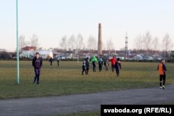 На стадыёне гулялі дзеці