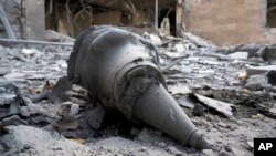 Արցախ - Ադրբեջանցիների արձակած հրթիռի բեկորը Ստեփանակերտում, 28-ը հոկտեմբերի, 2020թ.