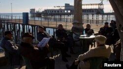 В разговорах сухумчане часто увязывали парижские теракты с гибелью за несколько дней до них российского самолета с туристами в небе над египетским Синаем