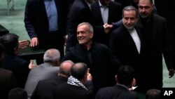 مسعود پزشکیان گفت عباس عراقچی نخستین وزیر کابینه‌اش بود که علی خامنه‌ای «تایید» کرد