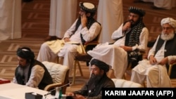 Ҳукумати "Толибон"-ро дар Афғонистон барои фарогир ё ҳамашумул набудан танқид мекунанд