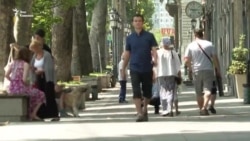 "Очень любят русских, но не любят нашего президента" (опрос)