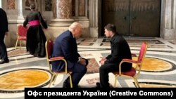 Офіс президента також поширив фото зустрічі президентів у Ватикані