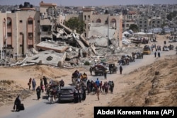 Перемещенные палестинцы покидают город Хан-Юнис на юге сектора Газа. 19 мая 2025 года