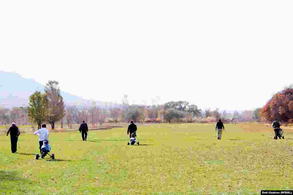 &nbsp;Оюнда бир аянтта төрт оюнчуга&nbsp;чейин&nbsp;ойноп, алар өз ара атаандаштык жүргүзө алат.&nbsp; &nbsp; 