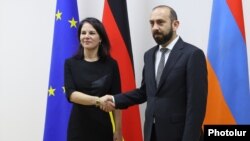 Հայաստանի արտգործնախարար Արարատ Միրզոյանը ողջունում է գերմանացի գործընկեր Անալենա Բերբոքին, Երևան, 19-ը նոյեմբերի, 2024թ.