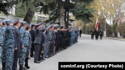 Многие в республике считают, что новые ограничения связаны с желанием министра внутренних дел навести порядок в ведомстве