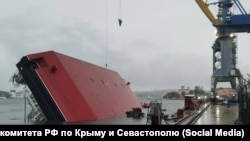 Плавкран, що перекинувся в Севастополі, 27 жовтня 2025 року