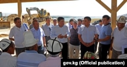 Сооронбай Жээнбековдун эл менен жолугушуусу.