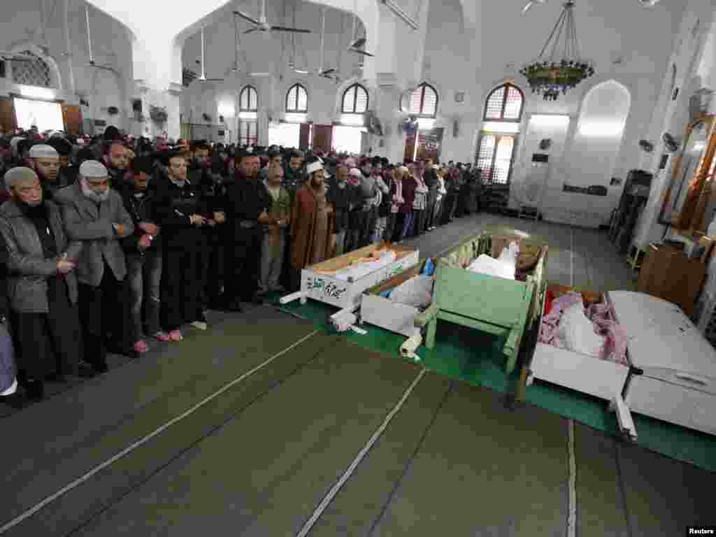 Похороны погибших во время беспорядков в Порт-Саиде.