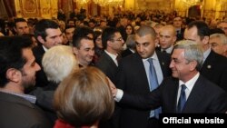 Встреча президента Армении Сержа Саргсяна с представителями армянской общины Лиона, 13 ноября 2012 г. (фотография – официальный сайт президента) 