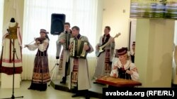 Літоўскія музыкі ў нацыянальных строях