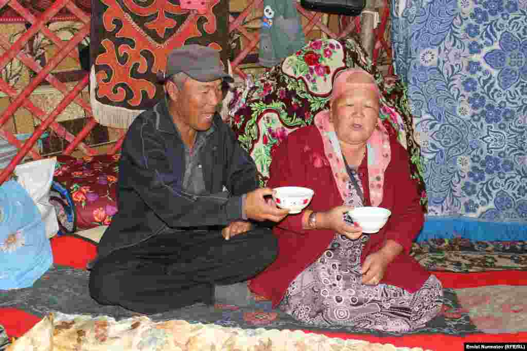 Не смущайся, угощайся...