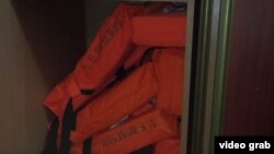 Дүрт кешелек каютада өч коткару жилеты